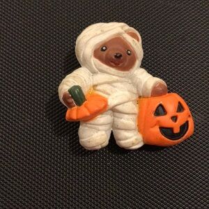 Easter Unlimited Vintage (80’s) Halloween Mummy Bear with Jack O’Lantern Brooch
